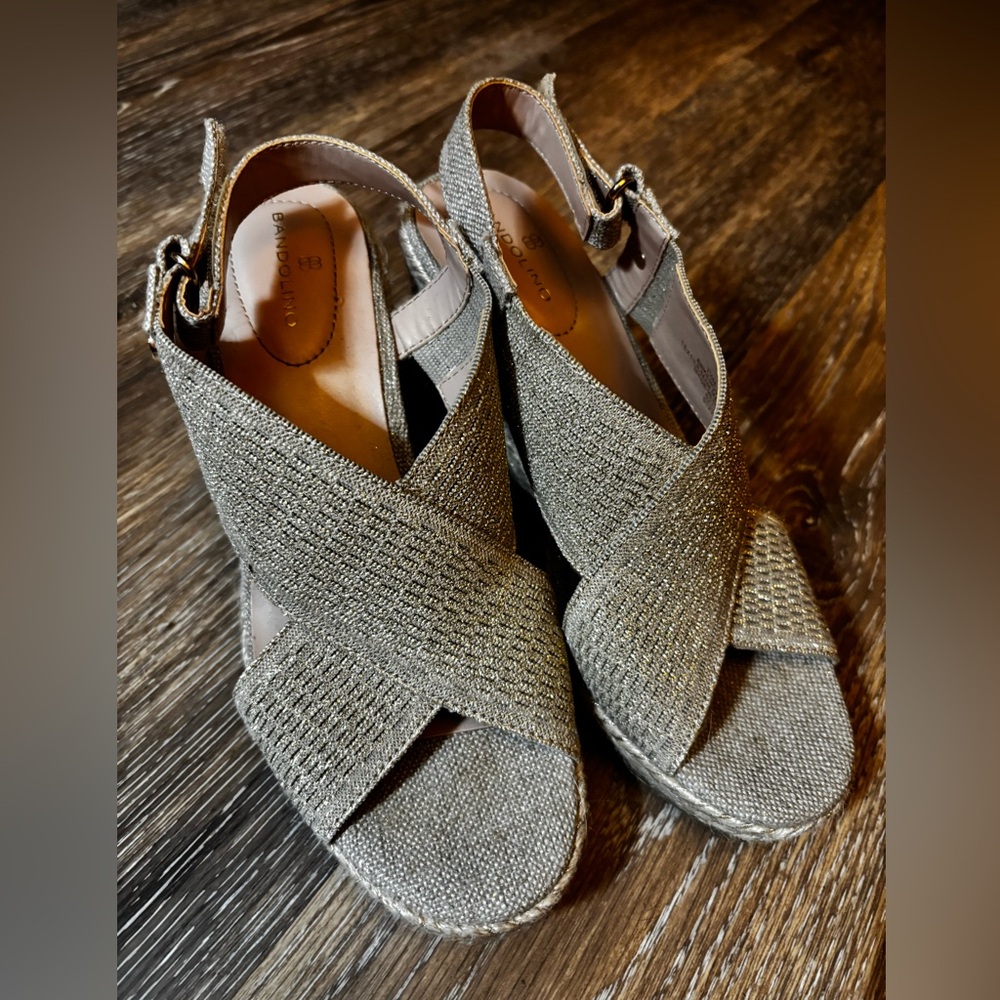 Bandolino Women's sandals shimmering Gold Wedges 7.5 M - Picture 3 of 9